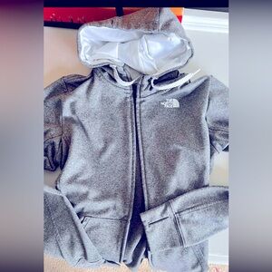 Women’s north face jacket! Size medium! Super comfortable and warm!